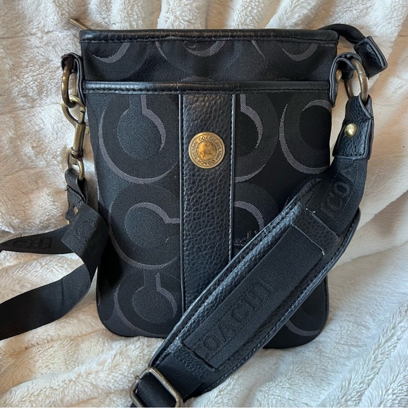 Coach Handbags - ⭐️ Coach Black Signature Crossbody Bag